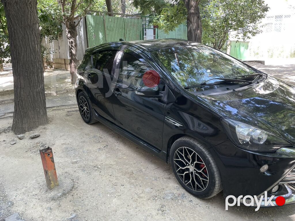 Toyota Aqua: 1.5 l | 2015 il Hetçbek 77-GV-704 — Avto, Bakı (3)