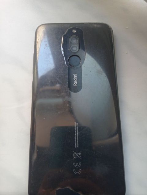 Xiaomi Redmi (arxa qapaqda “Redmi” loqolu model). Xüsusiyyətlər: - — Bakı