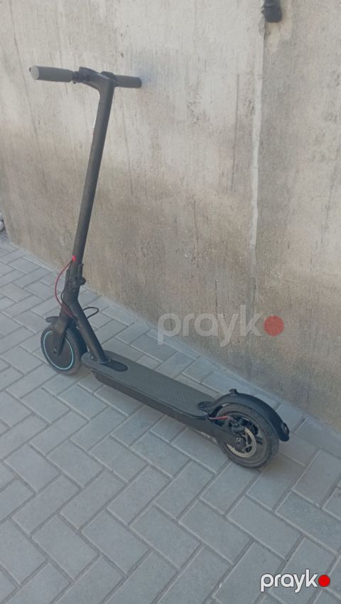 Salam elektirkli sukuter dir max surət 30 dur işlek vəzyetde sadece on — Bakı