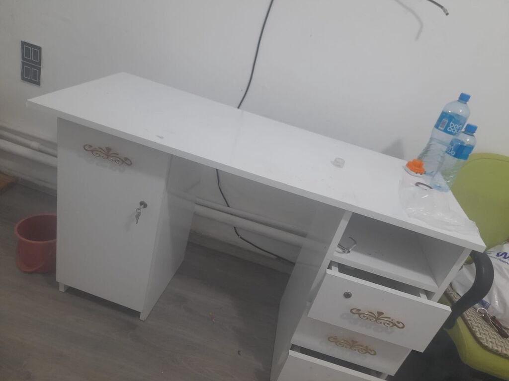 Düz masa, Polkalı, Siyirməli, Parlaq laminat — Mebel, Bakı (2)