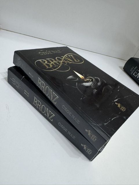 Məhsul: “Bronz” – Özge Naz (2 cildlik roman seti) Təsvir: - Ad: Bronz