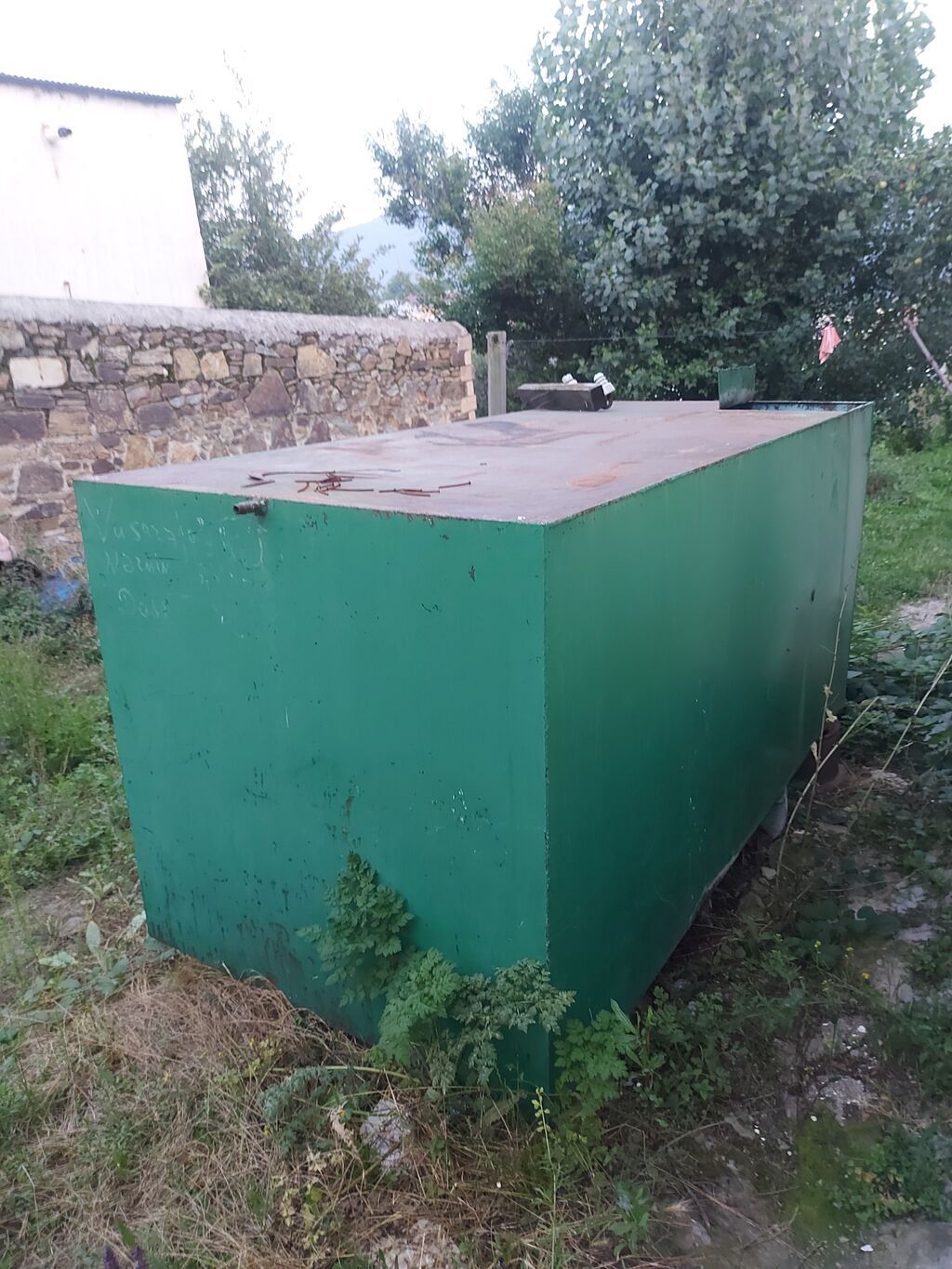 Dəmir Su çənidir 2.5 ton su tutur — Mallar, Gədəbəy