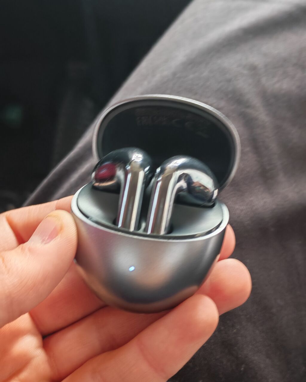 Bluetooth TWS qulaqlıq – şar formalı, metalik boz rəngli şarj qutusu — Qulaqcıqlar, Bakı (2)
