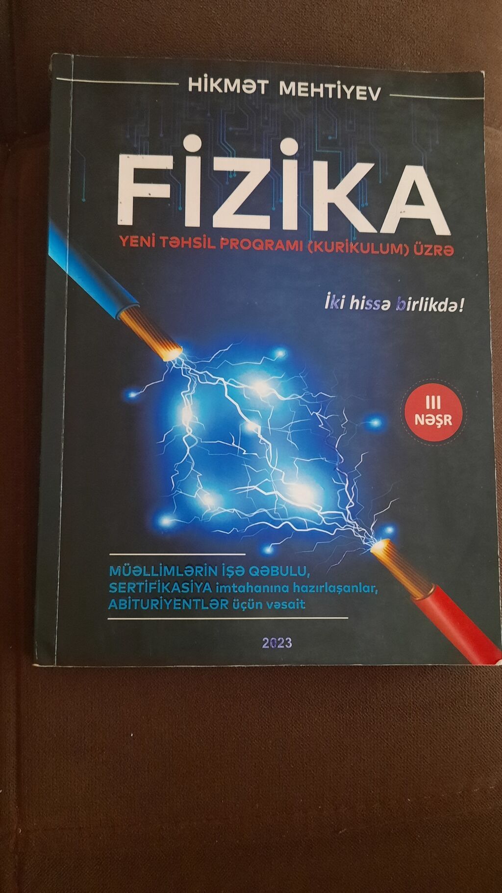 Fizika kitabı satılır.Qiymət 5 AZN✅️(13₼❌️) — Digər, Xırdalan