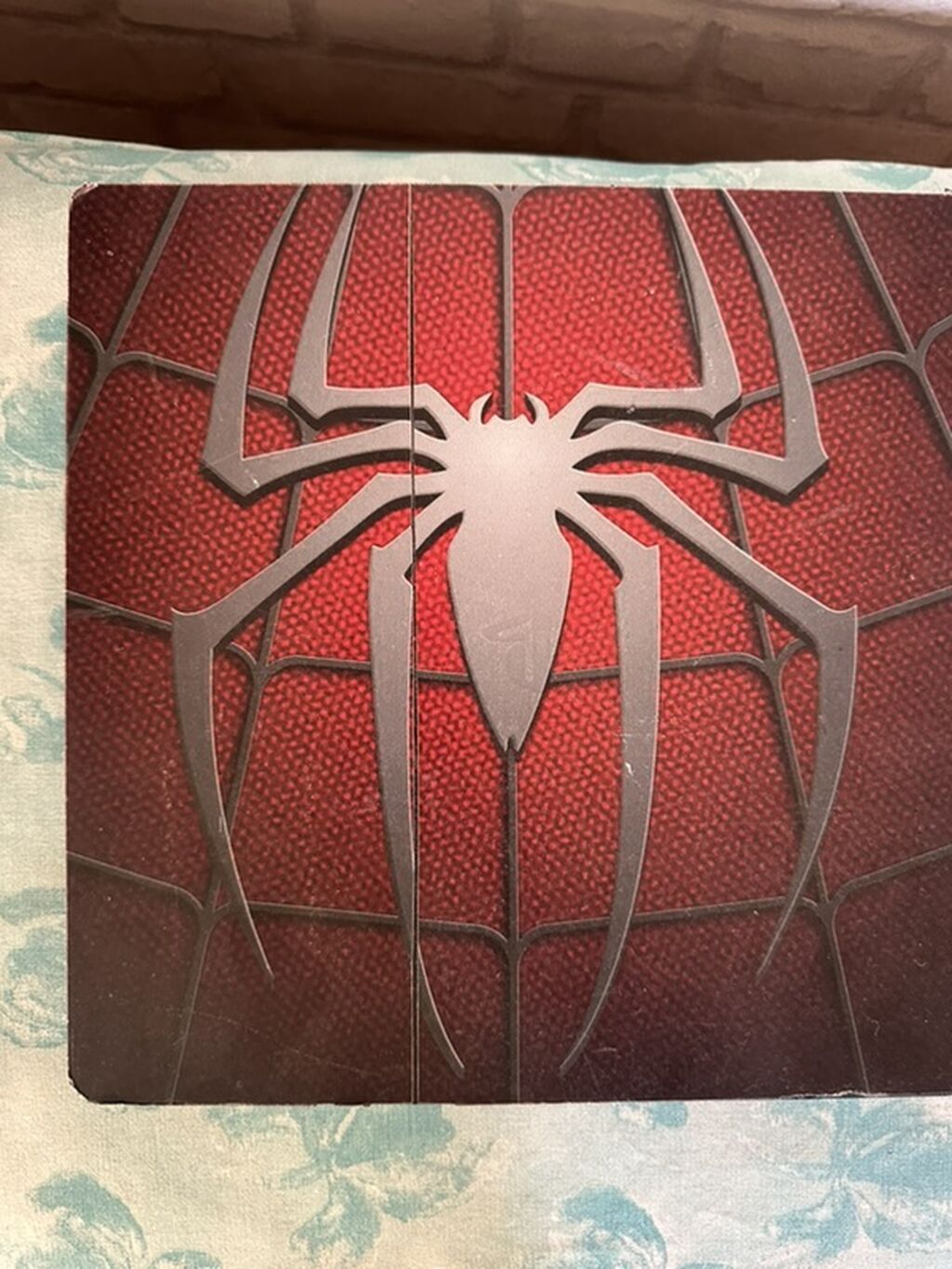 Məhsul: PlayStation 4 (PS4) Slim konsolu – xüsusi Spider‑Man tematik