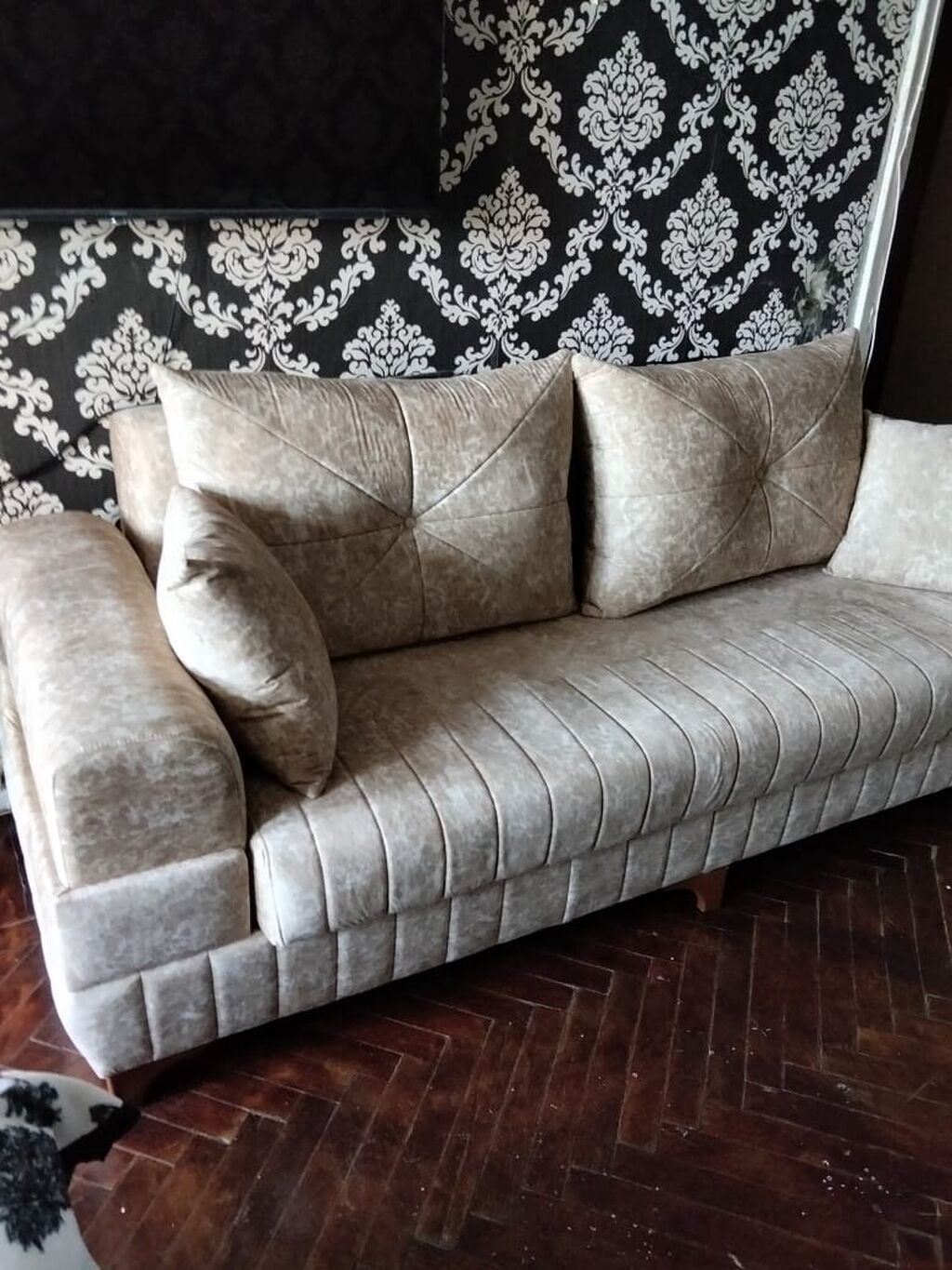 Divan 200 azn. 3 ay evvel alinib,kocle bagli satilir. Acilir ve — Mebel, Bakı