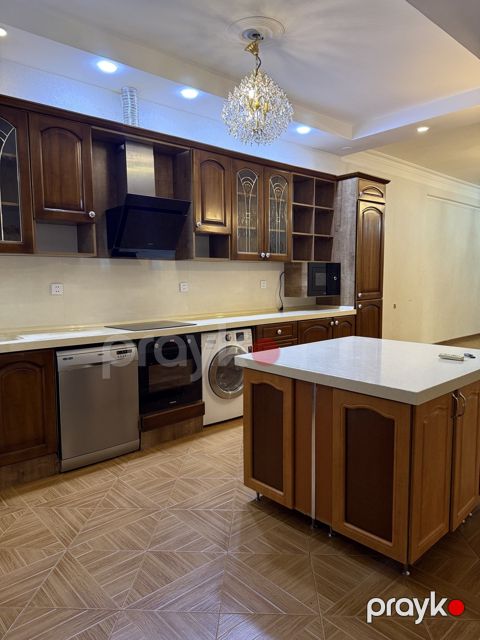 İcarəyə verilir 5 otaqlı yeni tikili 175 m²