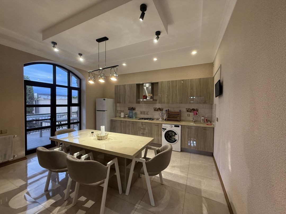 Satılır 4 otaqlı həyət evi/bağ evi 200 m² — Ev, villa, Bakı (11)