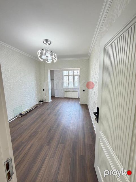 Satılır 3 otaqlı köhnə tikili 90 m²