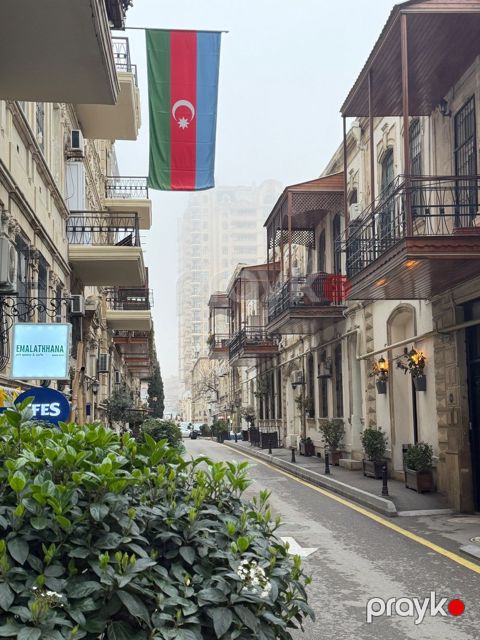 Satılır 4 otaqlı köhnə tikili 135 m²
