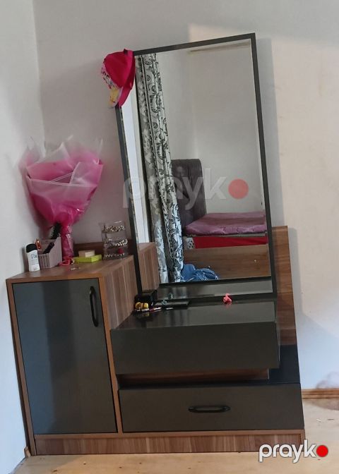 Güzgülü makiyaj/komod dəsti - Material: MDF/laminat kombinasiyası