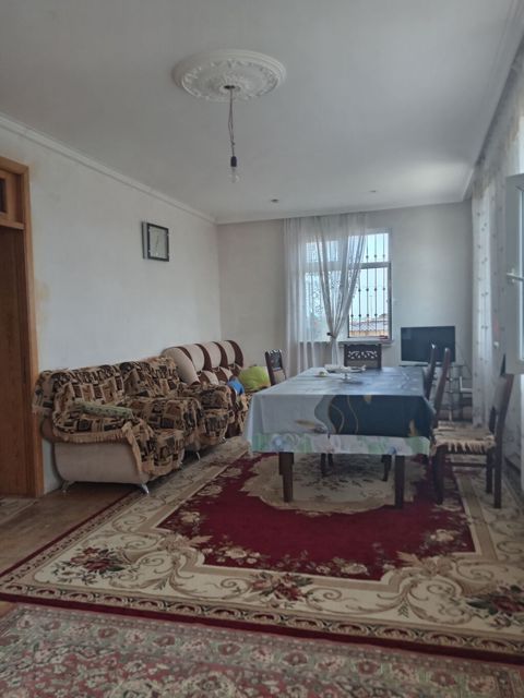 4 otaqlı mənzil – geniş zal, ayrı mətbəx və sanitar qovşağı