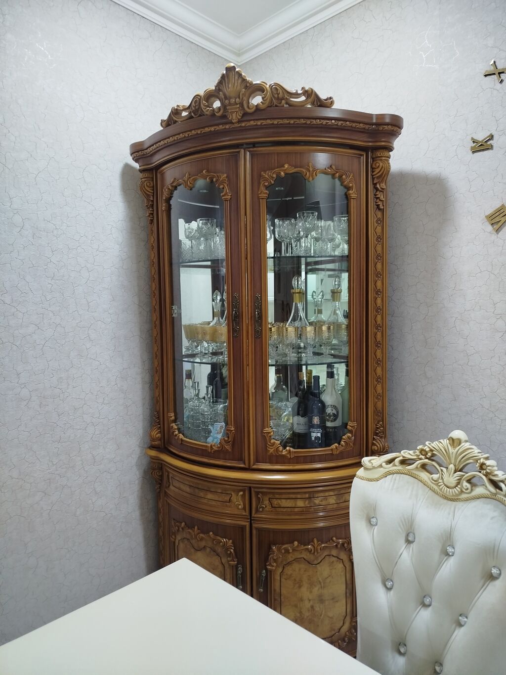 Klassik üslubda künc vitrin-bufet - Material: ağac teksturası ilə — Mallar, Xırdalan (3)