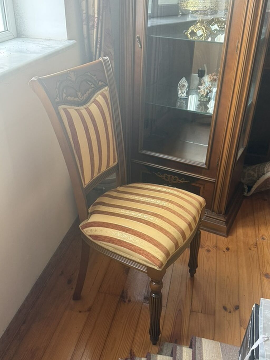 Klassik üslubda qonaq otağı üçün vitrin və bufet-drezuar dəsti — Mebel, Bakı (9)
