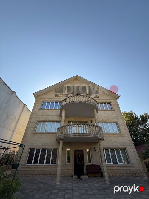Satılır 12 otaqlı həyət evi/bağ evi 600 m²