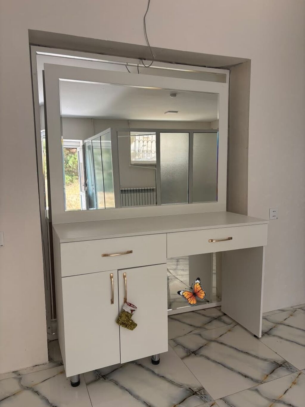Salon güzgüsü 120azn yenidir ünvan H. Aslanov. SAMİRƏ — Mebel, Qobu