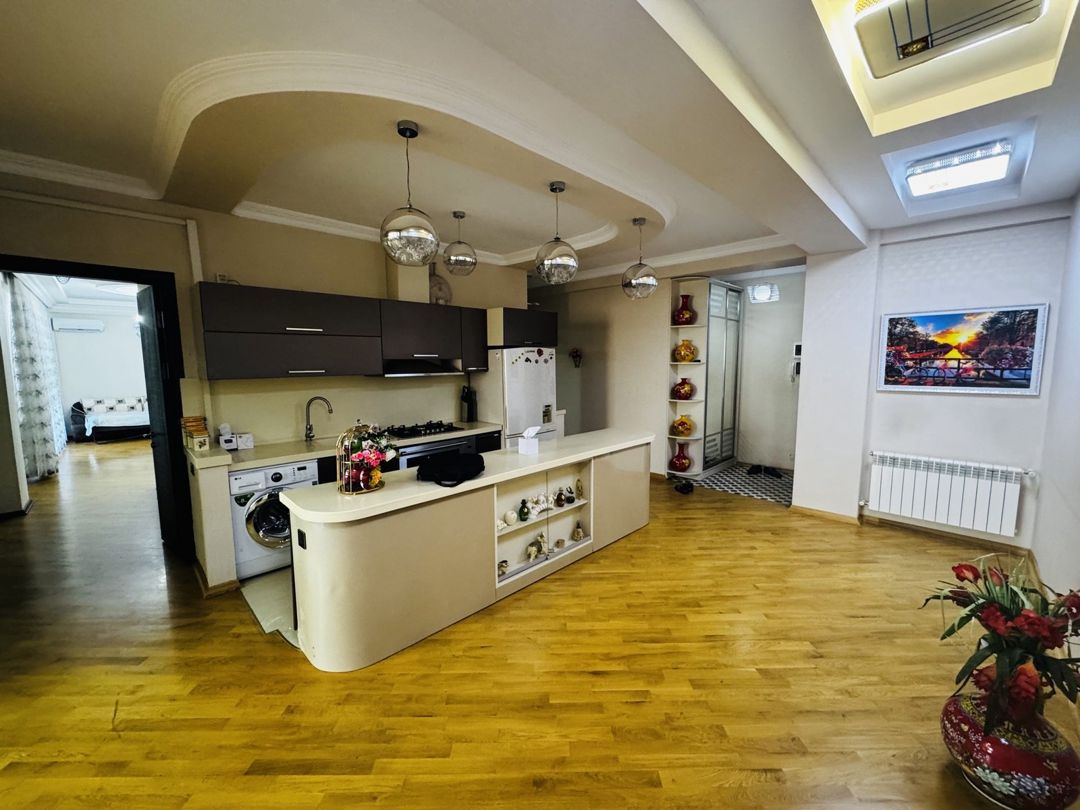 Satılır 4 otaqlı yeni tikili 200 m² — Mənzil, Bakı (4)