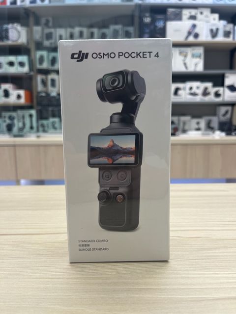 DJI Osmo Pocket 4 Standard Combo