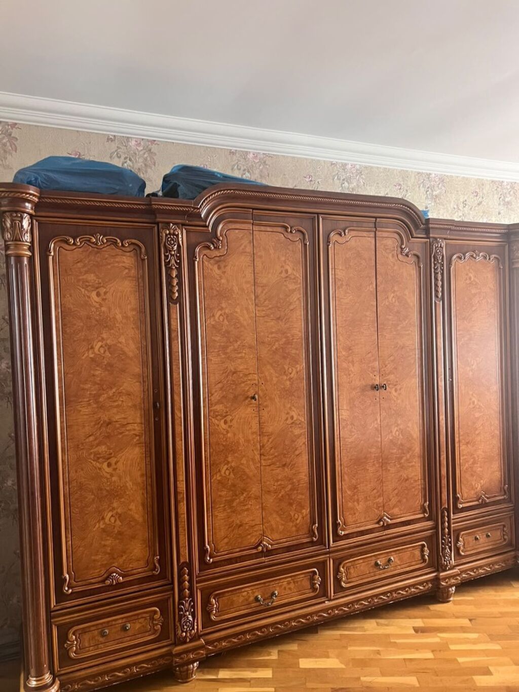 Klassik dizaynlı böyük qarderob, 5 qapılı