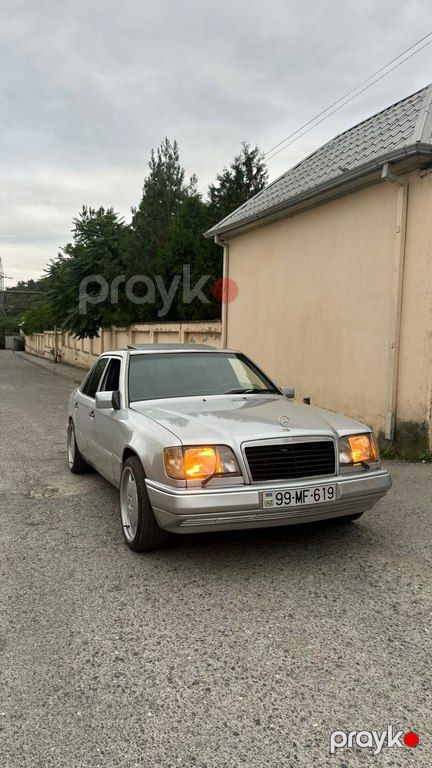 Mercedes 220 E, 2.2 L, 1995 il, 342 078 km