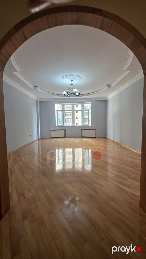 Satılır 3 otaqlı yeni tikili 125 m²