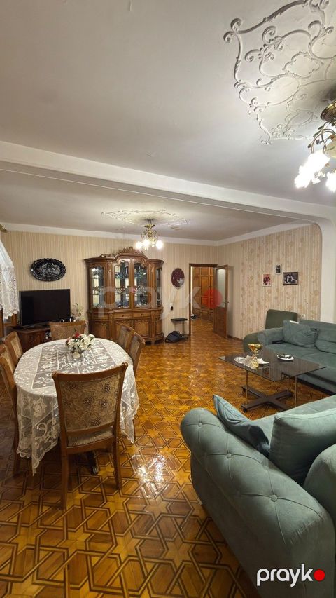 Satılır 5 otaqlı köhnə tikili 130 m²