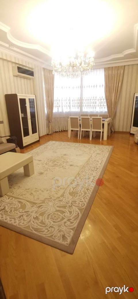İcarəyə verilir 3 otaqlı yeni tikili 130 m²