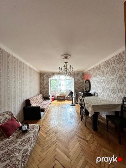 İcarəyə verilir 3 otaqlı köhnə tikili 80 m²