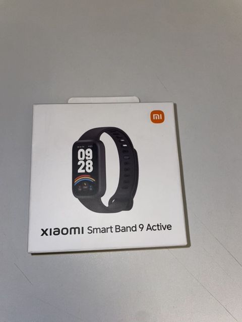 Xiaomi Smart Band 9 Active – qara rəng Xüsusiyyətlər: - Model — Şəxsi əşyalarım