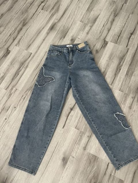 Məhsul: BLACK COCO brendinin qadın jeans şalvarı - Model: Geniş kəsim