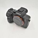 Sony Alpha a7 III (ILCE-7M3) tam kadr güzgüsüz fotoaparat gövdəsi — Photo and video equipment