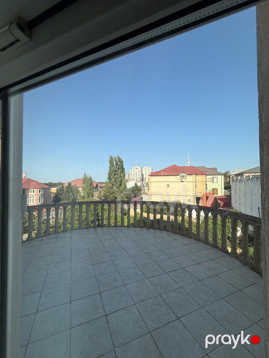 Satılır 12 otaqlı həyət evi/bağ evi 600 m² — Ev, villa, Bakı (7)