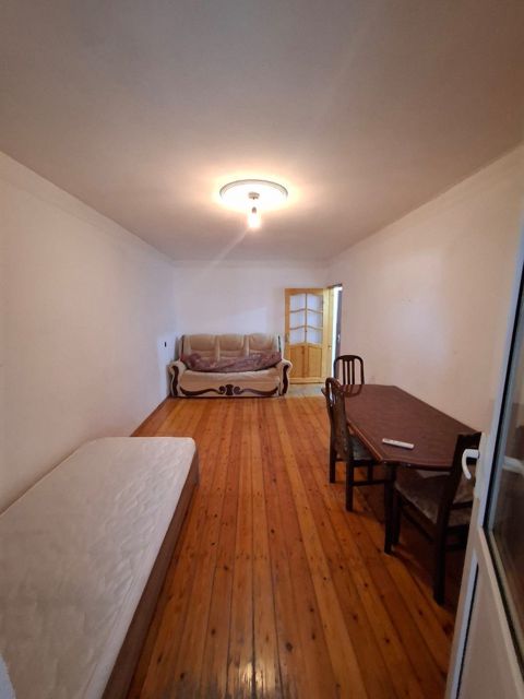 Satılır 2 otaqlı köhnə tikili 45 m²