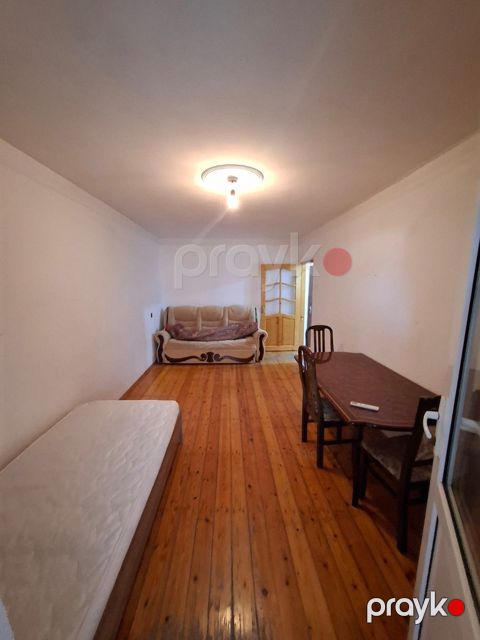 Satılır 2 otaqlı köhnə tikili 45 m²