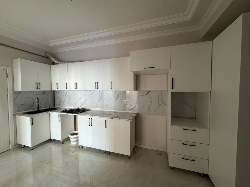 Əla vəziyyətdə mətbəx mebeli satılır. Ölçü 4.65 m, dərinlik 30 sm