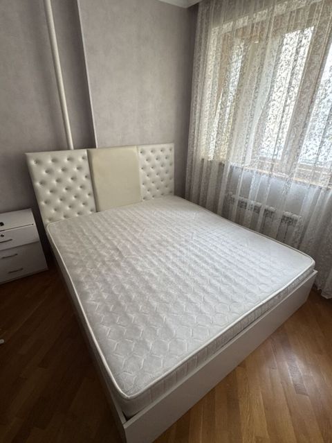 Ağ rəngdə ikinəfərlik yataq dəsti - Ölçü: təxmini 160x200 sm