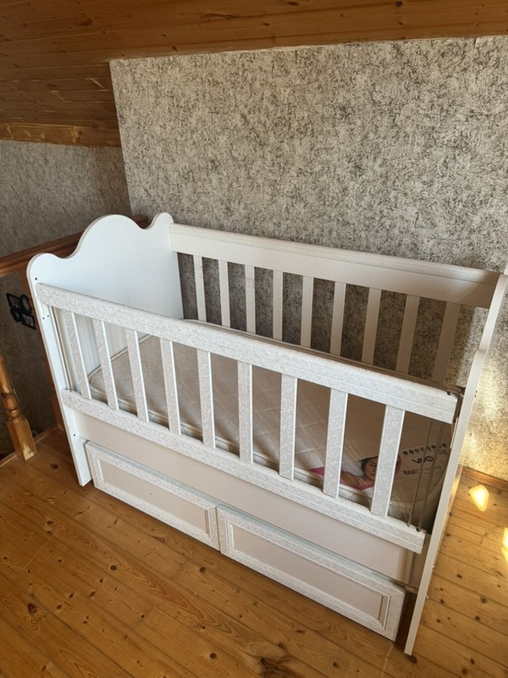 Ağ rəngli uşaq beşiyi - Material: ağ laklı ağac/MDF konstruksiya — Mebel, Bakı