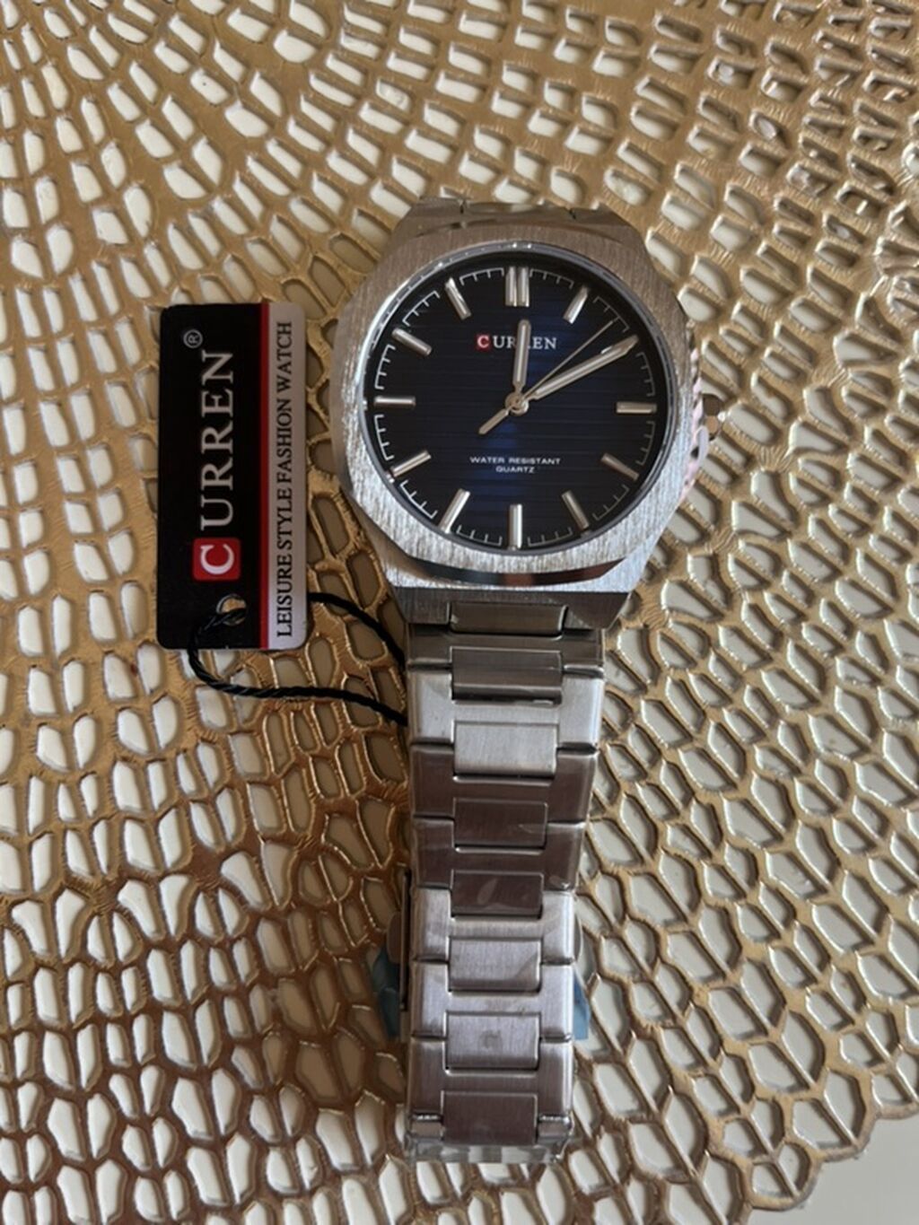 Curren qol saatı. Zərif və müasir dizayna sahib bu model metal korpus