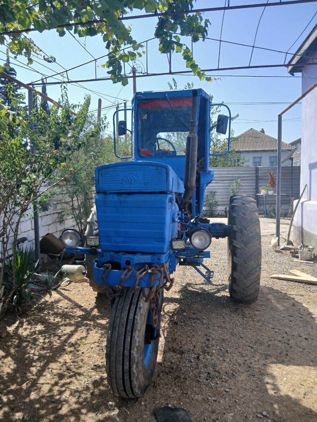 Mavi rəngli təkərli kənd təsərrüfatı traktoru - Kabinli, iki tərəfli — Traktorlar, Xırdalan (4)