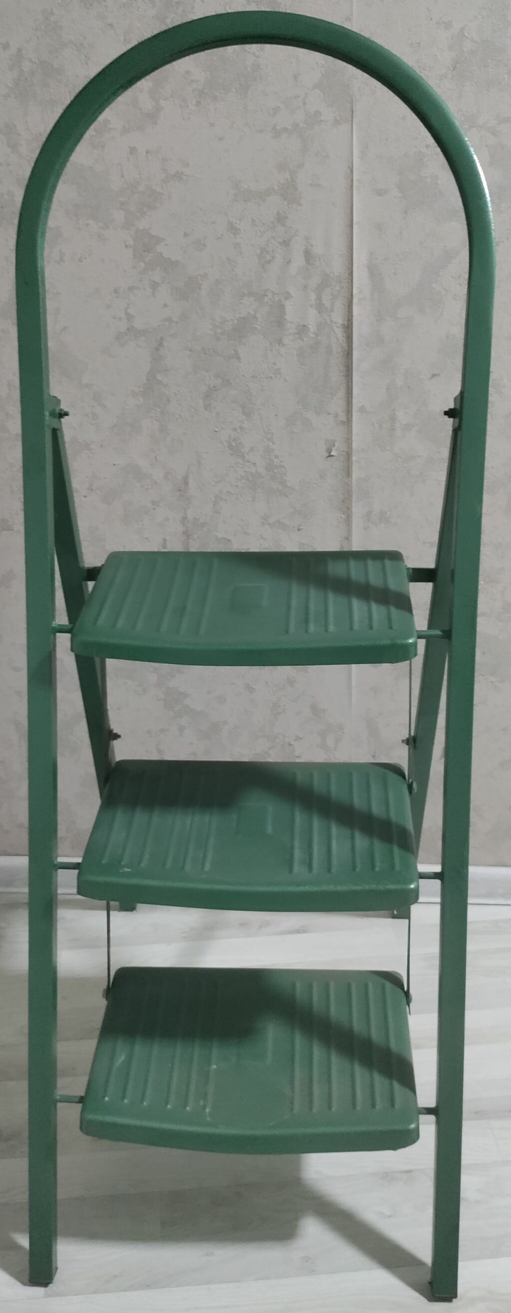 3 pilləli qatlanan nərdivan - Material: möhkəm metal karkas — Nərdivanlar, Bakı