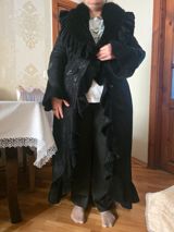 Qadınlar üçün uzun qara kürk-palto - Model: Uzun, A-kəsimli siluet — Şəxsi əşyalar