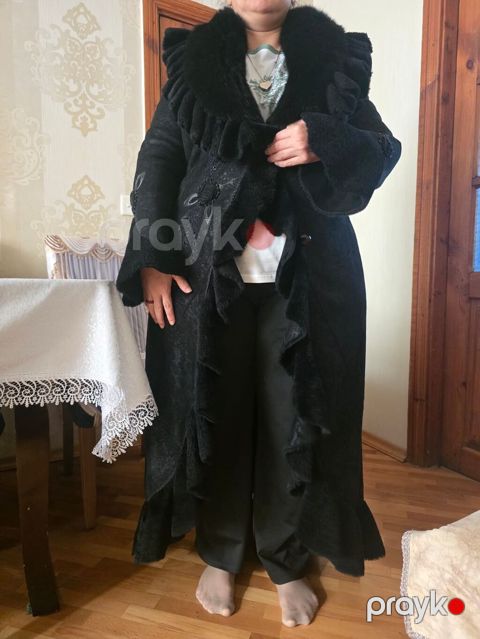 Qadınlar üçün uzun qara kürk-palto - Model: Uzun, A-kəsimli siluet