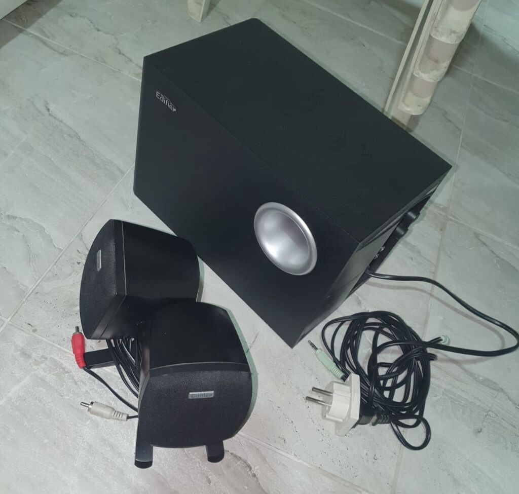Edifier akustik sistemi — subwoofer və 2 satelit dinamiklər