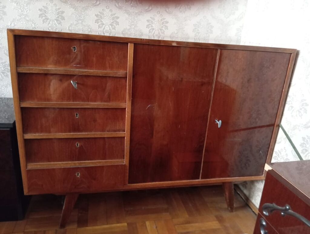 Klassik taxta bufet/komod - Material: təbii ağac üzərində parlaq lak — Mallar, Bakı