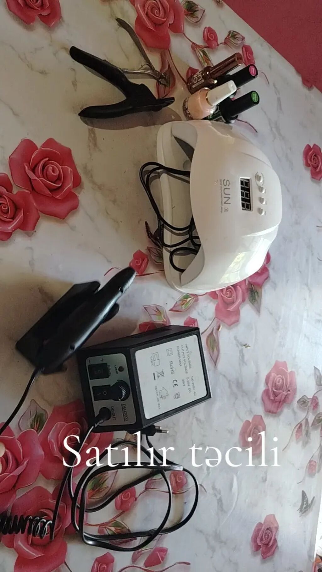 Manikür üçün peşəkar dəst Tərkib: - SUN UV/LED dırnaq lampası (taymer