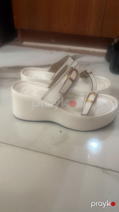 Ağ rəngli qadın platforma sandal - Model: iki zolaqlı, ön və üst