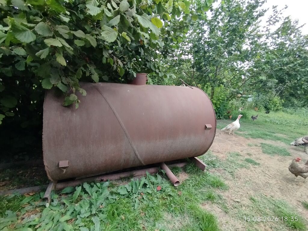 Dəmir yanacaq/su çəni - Horizontal silindrik konstruksiya, qalın