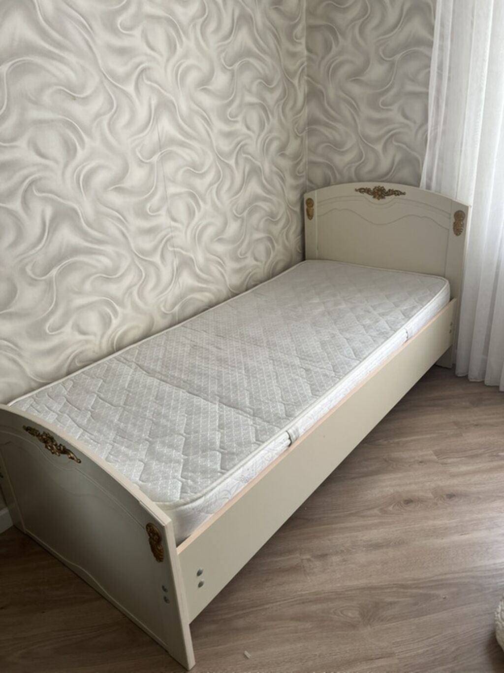Tək nəfərlik klassik üslubda çarpayı + döşək - Ölçü: təxmini 90x190 — Mebel, Mehdiabad