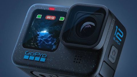 GoPro HERO12 Black action kamera - İki ekran: ön önizləmə ekranı və