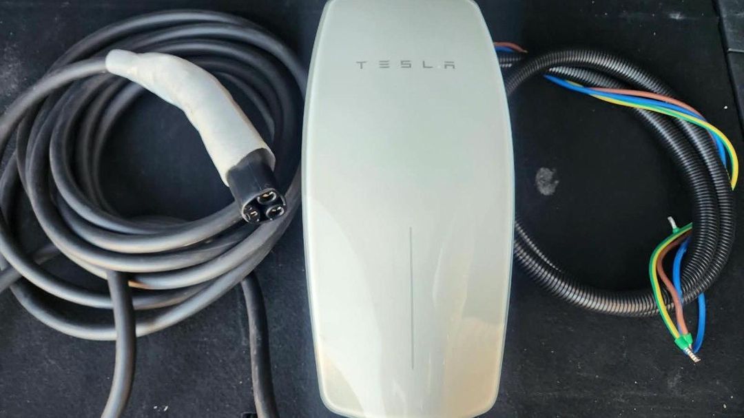 Tesla şarj aləti — Ehtiyat hissələri və aksesuarlar, Bakı (2)